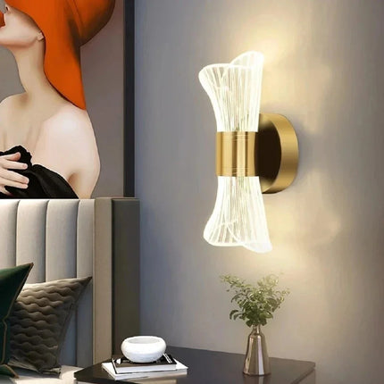 Applique murale LED design moderne en acrylique or et noir pour chambre et couloir — LZ4X9P2