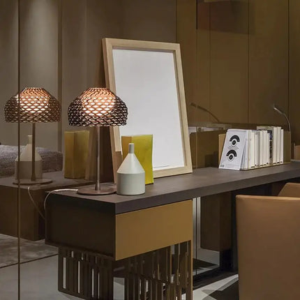 Lampe de bureau design italien moderne pour intérieur raffiné — LZ4X9Q2