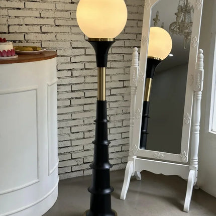 Lampadaire LED style médiéval pour intérieur moderne — LZ4X9P2