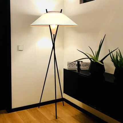 Lampadaire triangulaire au design italien avec abat-jour vintage — LZ4X9T