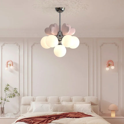 Lustre enfant avec bulle en forme de cœur — LZ4X9JQ