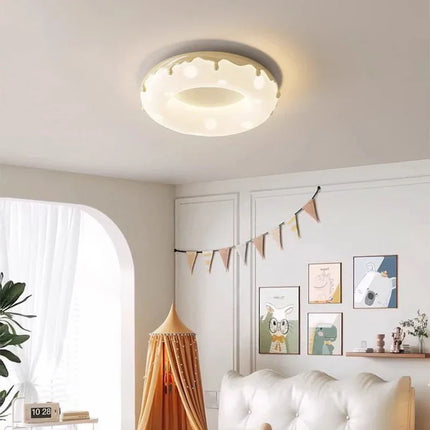 Plafonnier en forme de beignet pour chambre d’enfant, design chaleureux — LZ4X9P