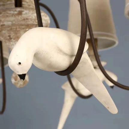 Lustre vintage américain en bois orné d’oiseaux en tissu — LZ4X9M