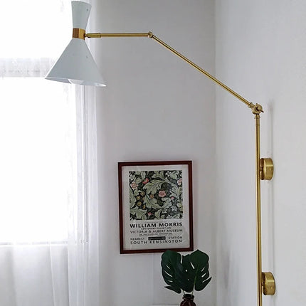 Applique murale pivotante en laiton au design industriel lumineux — LZ4X9T2