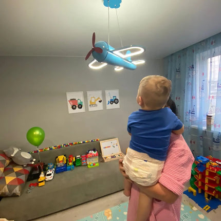 Lustre LED en forme d’avion pour chambre d’enfant — LZ4X9P