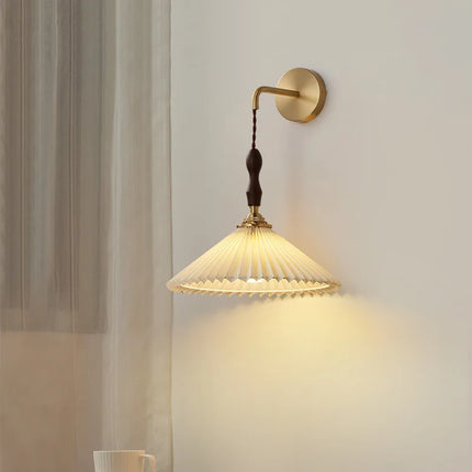 Lustre vintage japonais avec abat-jour plissé en noyer — LZ4P9XJ2