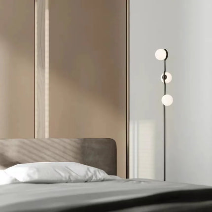 Lampadaire nordique à trois têtes en verre blanc design post-moderne — LZ4QJ7M