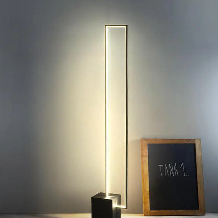 Lampadaire design minimaliste pour bureau et étude — LZ4X9P