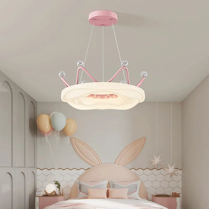 Lustre couronne romantique pour chambre enfant — LZ4P9XQ
