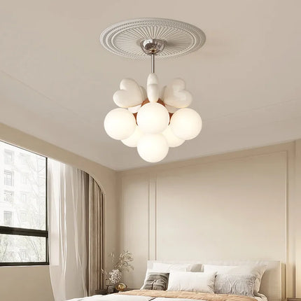 Lustre enfant avec bulle en forme de cœur — LZ4X9JQ