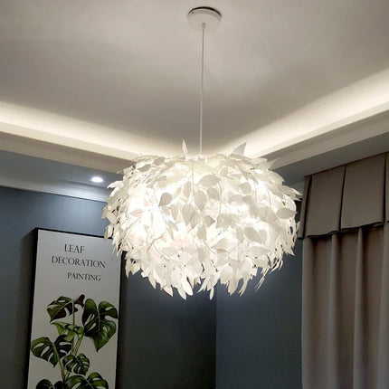 Lustre décoratif en feuilles plastiques pour ambiance romantique — LZ4X9T