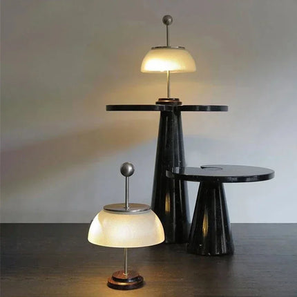 Lampe de bureau rétro au design italien pour intérieur moderne — LZ4X9P2