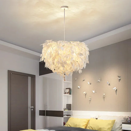 Lustre décoratif en feuilles plastiques pour ambiance romantique — LZ4X9T