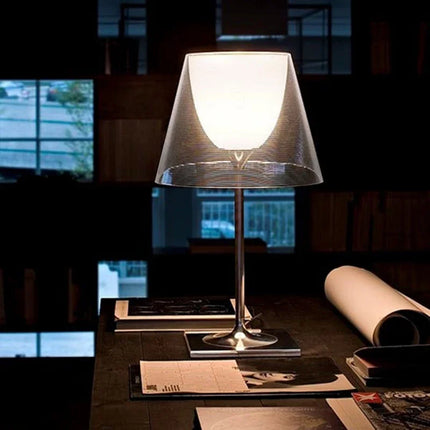 Lampe de table design italien en acrylique pour salon et bureau — LZ4X9J