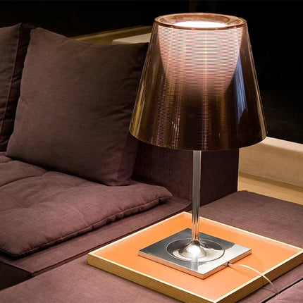 Lampe de table design italien en acrylique pour salon et bureau — LZ4X9J