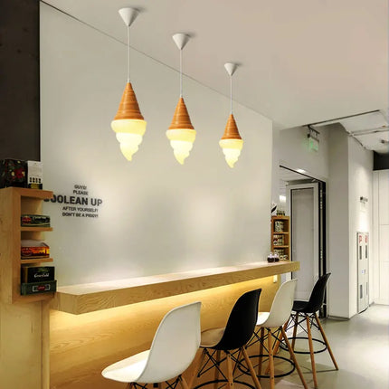 Suspension créative en forme de crème glacée pour bars et restaurants — LZ4X9P2Q