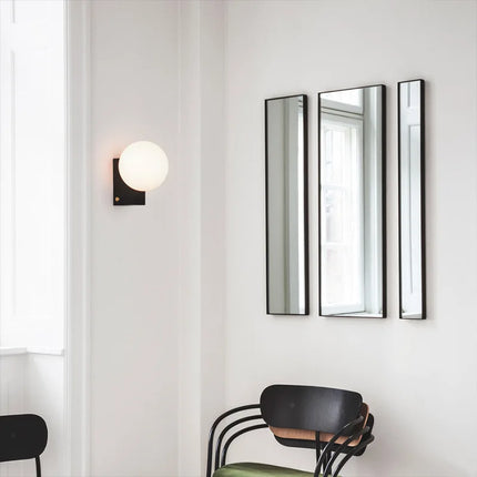 Applique murale en métal avec ampoule en verre au design minimaliste — LZ4X9P