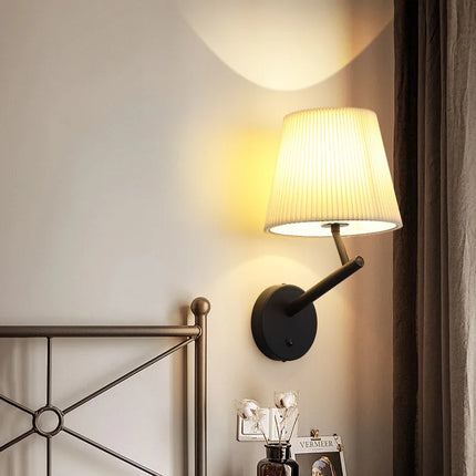 Applique murale vintage américaine avec abat-jour plissé et interrupteur LED — LZ4X9T2