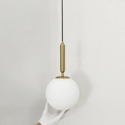 Suspension moderne avec globe en verre doré — LZ4X9T2