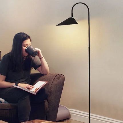 Lampadaire de style médiéval couleur crème — LZ4X9T2
