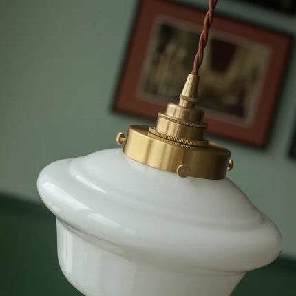Suspension LED en verre blanc laiteux élégant — LZ4P9XQ