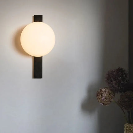 Applique murale LED sphérique au design moderne — LZ4Q9T1