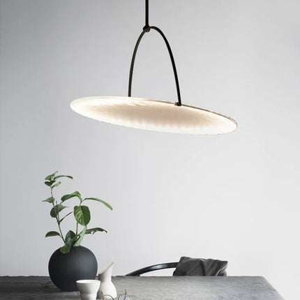 Suspension ronde en tissu pour intérieur chaleureux et contemporain — LZ4N7Q2J