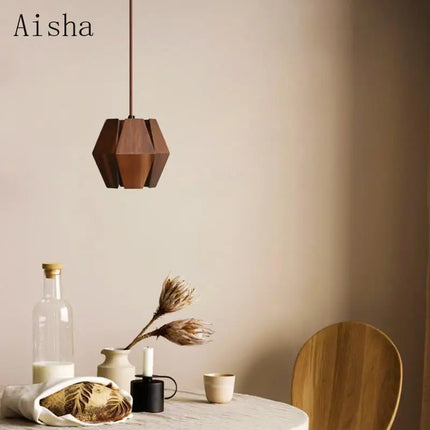 Suspension rétro en bois massif pour intérieur élégant — LZ4N7Q2