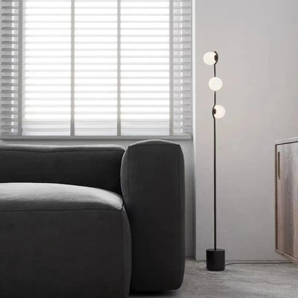 Lampadaire nordique à trois têtes en verre blanc design post-moderne — LZ4QJ7M