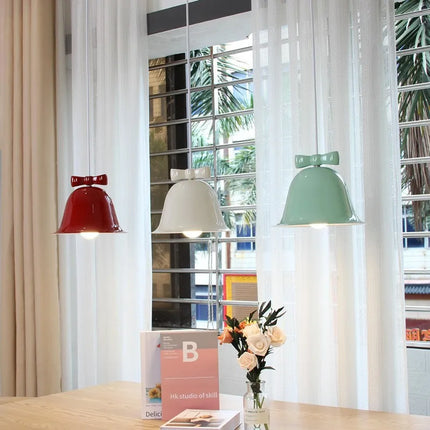 Suspension enfant décorative avec nœud papillon — LZ4X7Q