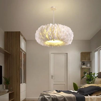 Lustre LED moderne avec décoration plume pour intérieur — LZ4X9T2