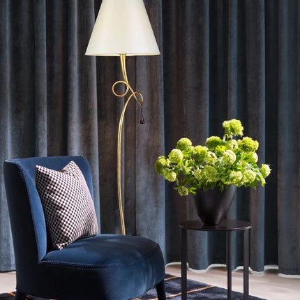 Lampadaire LED moderne en métal style nordique pour décoration intérieure — LZ4X9P2