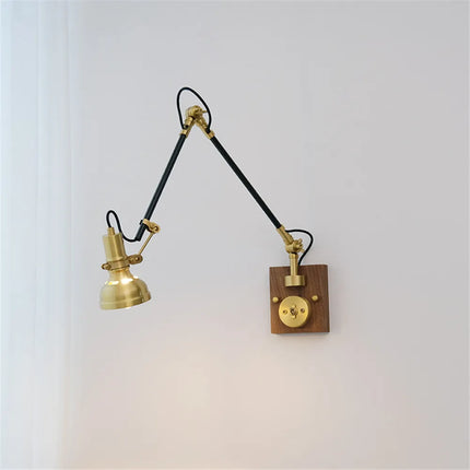 Applique murale nordique en cuivre avec bras pivotant et interrupteur — LZ4X9TQ