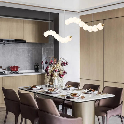 Lustre suspension blanc en acrylique orné de perles — LZ4X9Q2