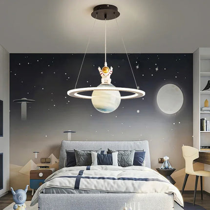Suspension nordique avec astronaute et planète décorative — LZ4G7XQ
