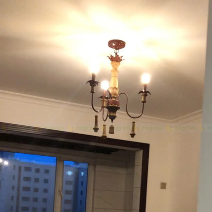 Lustre industriel en résine antique avec bougeoirs LED intégrés — LZ4X9P2Q