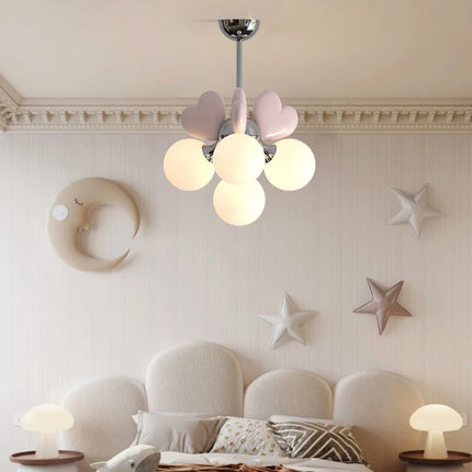 Lustre enfant avec bulle en forme de cœur — LZ4X9JQ