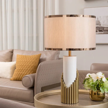 Lampe à poser nordique avec pied en marbre et abat-jour en tissu — LZ4X9M