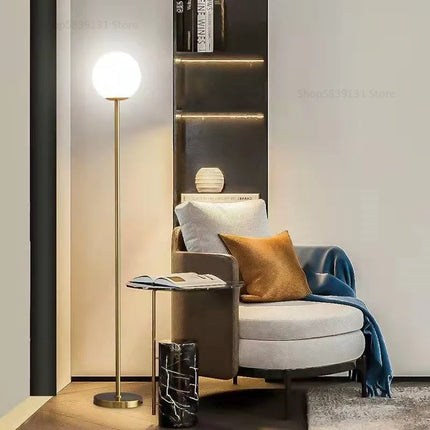 Lampadaire LED vertical en verre laiteux style nordique — LZ4X9P7