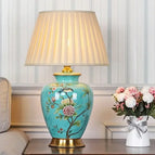 A large / neutral light
