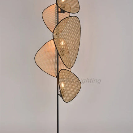 Lampadaire en rotin tressé par styliste français — LZ4X9Q