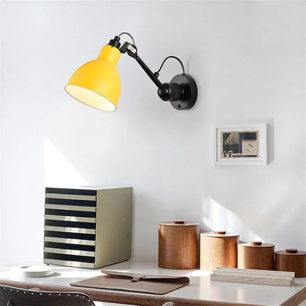 Applique murale design bras robotique pour intérieur moderne — LZ4X9T2
