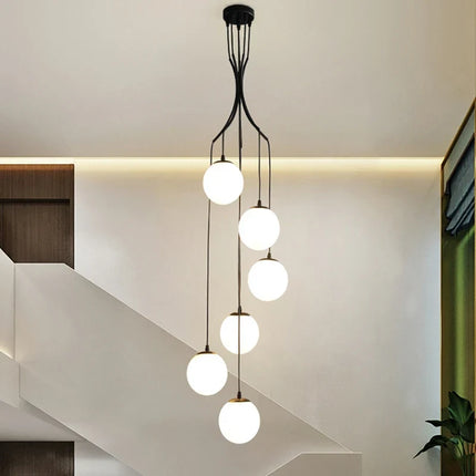 Lustre suspension nordique avec globes en verre laiteux — LZ4P9XQ