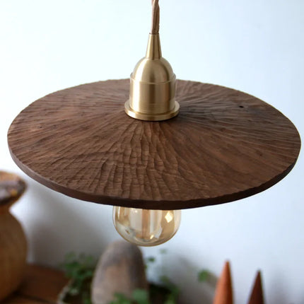 Suspension nordique sculptée à la main en noyer noir — LZ4X9P2