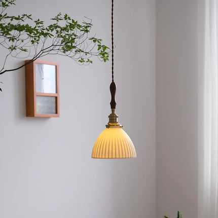 Lustre suspension vintage en céramique et laiton — LZ4P9XQ