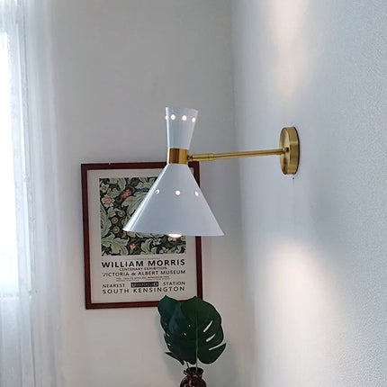 Applique murale pivotante en laiton au design industriel lumineux — LZ4X9T2
