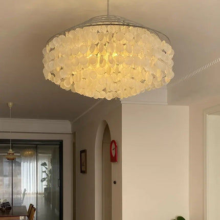 Lustre coquillage style français pour intérieur élégant — LZ4X9T2