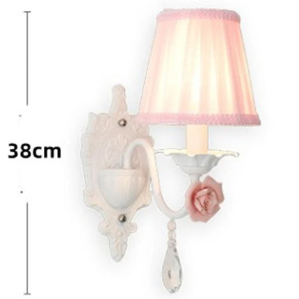 Lustre en fer forgé orné de décor floral romantique — LZ4P9XQ
