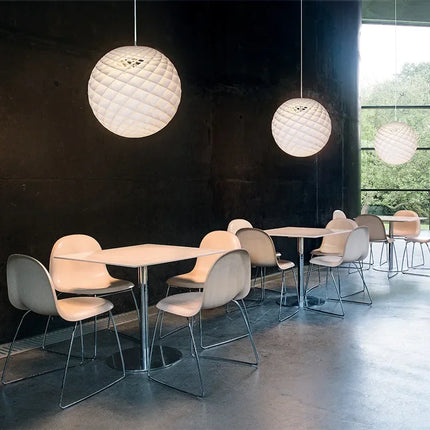 Suspension design haut de gamme avec grande sphère originale — LZ4P9XQ