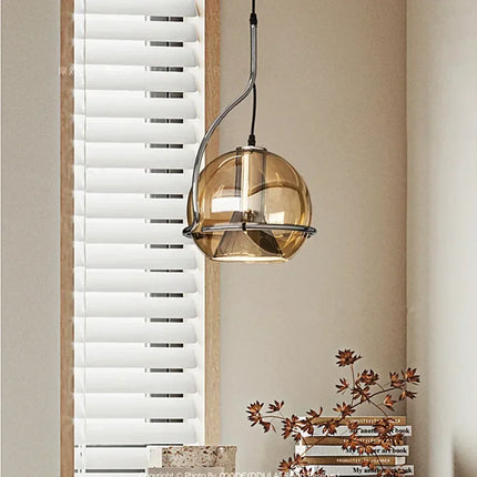 Suspension en verre ambré au style nordique moderne — LZ4X9P2